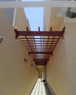 *مظلات خشبية
